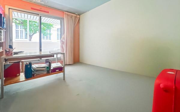 Appartement à vendre    3 pièces • 84,31 m2 Paris 12