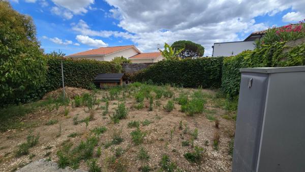 maisonnette avec cabanon sur joli terrain