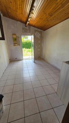 maisonnette avec cabanon sur joli terrain