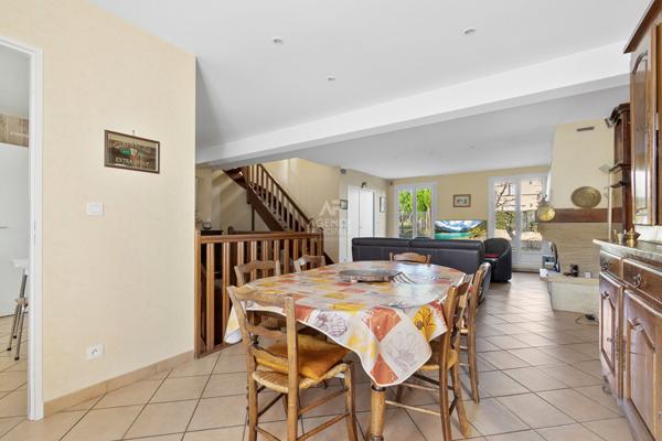 Maison Saint Germain En Laye 8 pièce(s) 845 000 € **  - Référence  18479