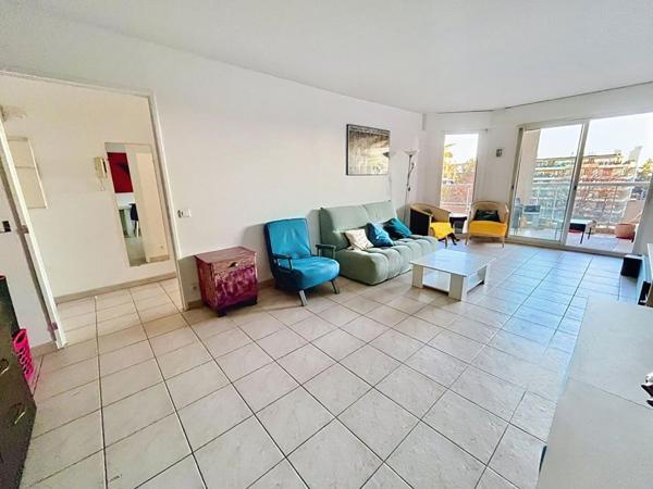 NICE OUEST -  3 PIECES - TERRASSE DE 30 M²  + GARAGE FERME