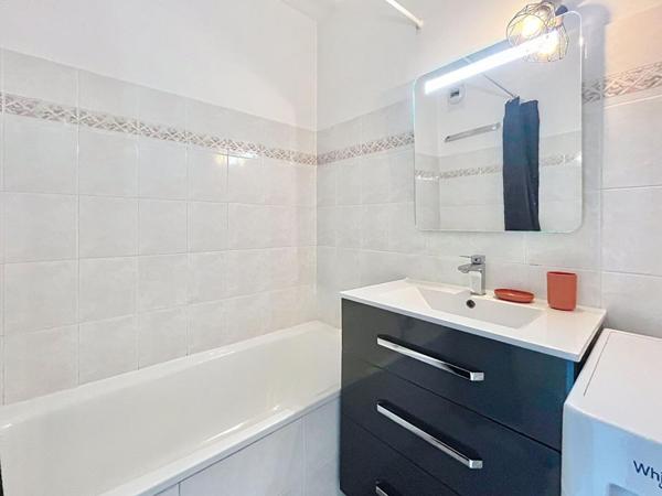 NICE OUEST -  3 PIECES - TERRASSE DE 30 M²  + GARAGE FERME