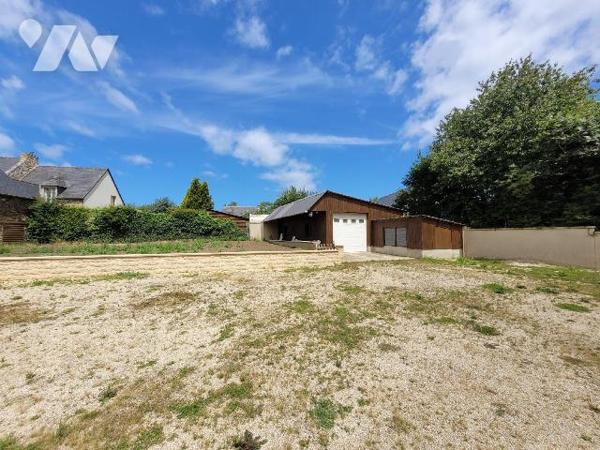 Une maison située dans le secteur de Beaussais-sur-Mer, à proximité des commerces et des transp...