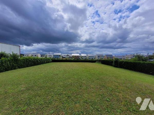 Une maison située dans le secteur de Beaussais-sur-Mer, à proximité des commerces et des transp...