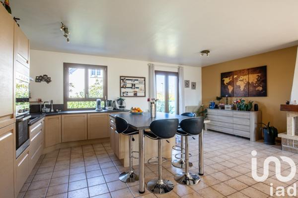 Maison 5 pièces de 113 m² à Saint-Jean-de-la-Ruelle (45140)