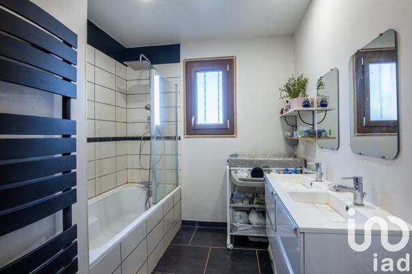 Maison 5 pièces de 113 m² à Saint-Jean-de-la-Ruelle (45140)