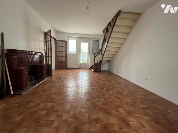 HENNEBONT en impasse maison de type 4 sur 277 m² de terrain (prévoir travaux)