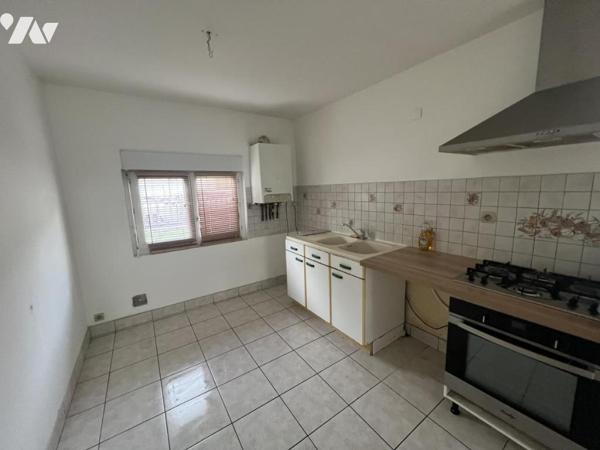 HENNEBONT en impasse maison de type 4 sur 277 m² de terrain (prévoir travaux)
