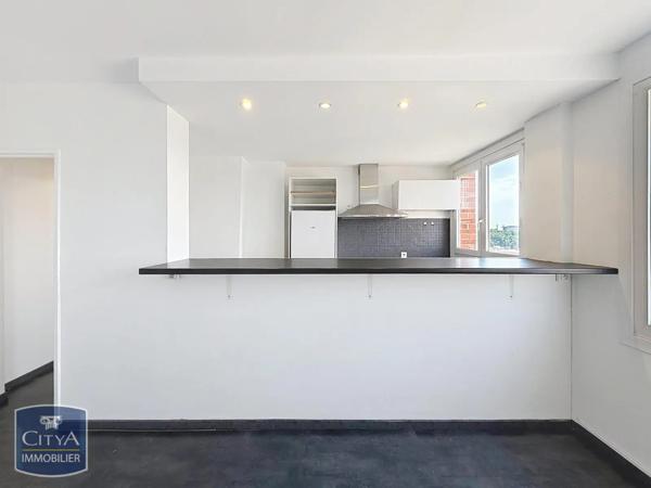 Appartement à louer 2 pièces 57.6m² Maubeuge (59600)