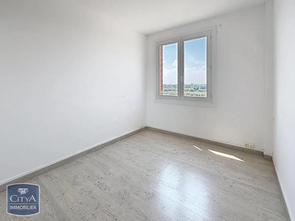 Appartement à louer 2 pièces 57.6m² Maubeuge (59600)