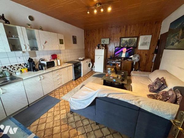 Maison mitoyenne 3 pièces (environ 63 m² habitables) située dans un quartier calme, proche commod