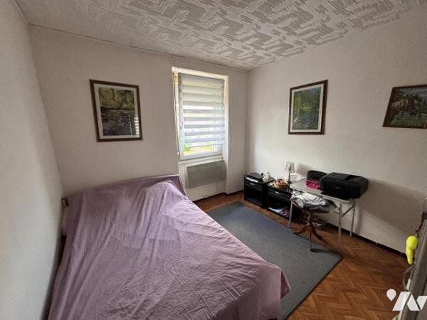 Maison mitoyenne 3 pièces (environ 63 m² habitables) située dans un quartier calme, proche commod