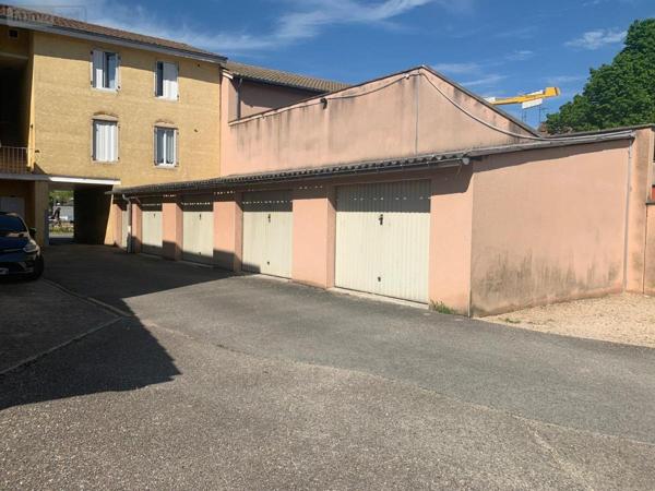 Garage - Parking à louer à Charnay-lès-Mâcon en Saône-et-Loire (71850), ref : 01065-L389