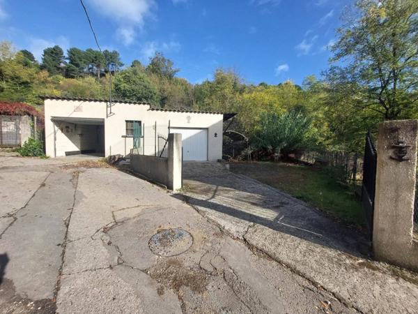 Maison de hameau avec 3 garages en entrée de Cévennes