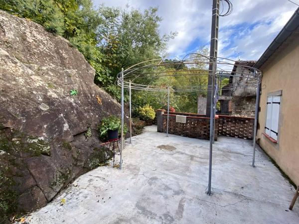 Maison de hameau avec 3 garages en entrée de Cévennes