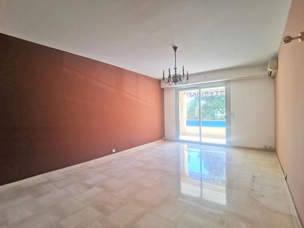 GORBELLA : TRES BEAU 3 PIECES TRAVERSANT AVEC POSSIBILITE STATIONNEMENT