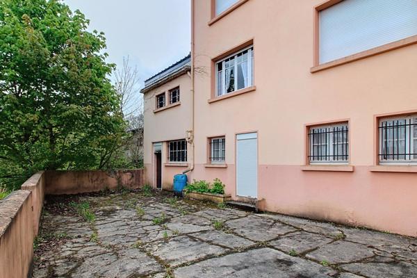 Centre de Villerupt : maison familiale avec terrasse, garage et studio.