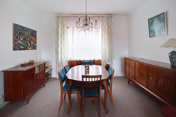 Centre de Villerupt : maison familiale avec terrasse, garage et studio.