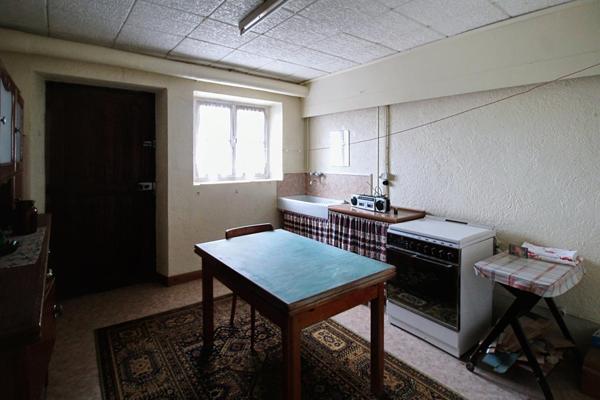 Centre de Villerupt : maison familiale avec terrasse, garage et studio.