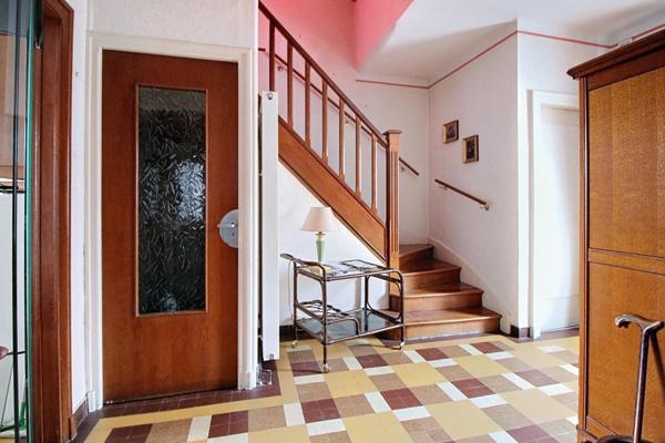 Centre de Villerupt : maison familiale avec terrasse, garage et studio.