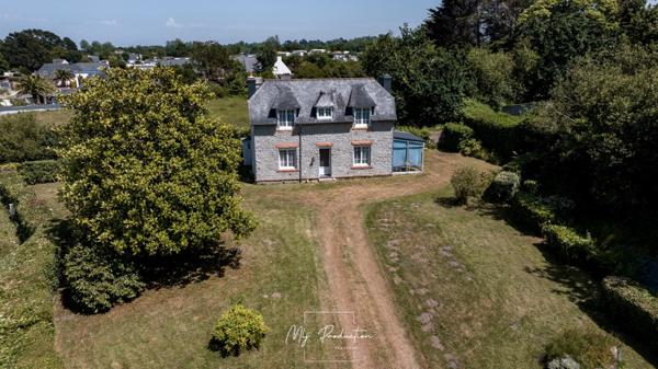 A 5' à pied du bord de mer, maison de CHARME, PLAGES à pied et accès direct GR 34 !