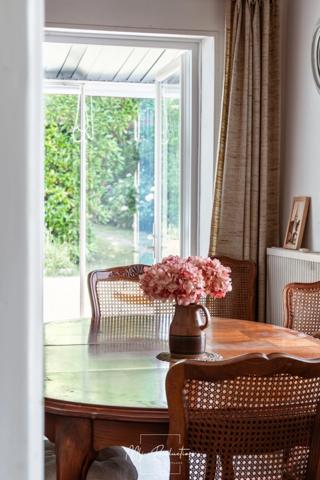 A 5' à pied du bord de mer, maison de CHARME, PLAGES à pied et accès direct GR 34 !