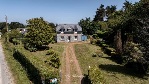A 5' à pied du bord de mer, maison de CHARME, PLAGES à pied et accès direct GR 34 !