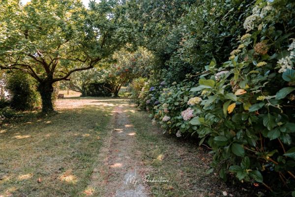 A 5' à pied du bord de mer, maison de CHARME, PLAGES à pied et accès direct GR 34 !