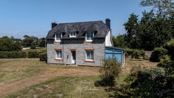 A 5' à pied du bord de mer, maison de CHARME, PLAGES à pied et accès direct GR 34 !