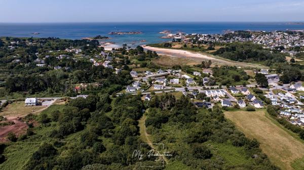 A 5' à pied du bord de mer, maison de CHARME, PLAGES à pied et accès direct GR 34 !