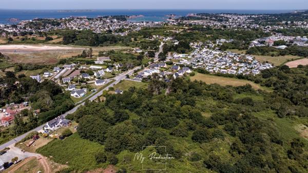 A 5' à pied du bord de mer, maison de CHARME, PLAGES à pied et accès direct GR 34 !