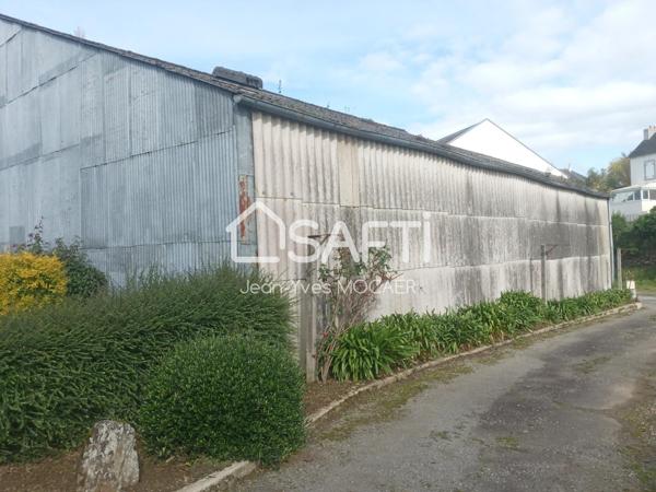 EXCLUSIVITE - PLEYBEN (29190) : Terrain avec atelier/hangar/accueil libre de toute activité.