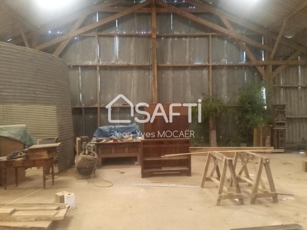 EXCLUSIVITE - PLEYBEN (29190) : Terrain avec atelier/hangar/accueil libre de toute activité.