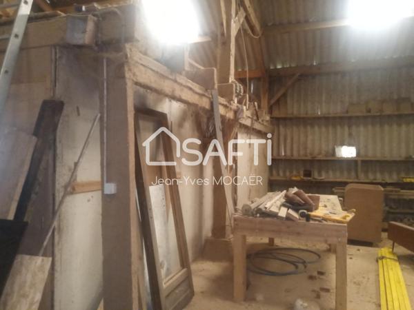 EXCLUSIVITE - PLEYBEN (29190) : Terrain avec atelier/hangar/accueil libre de toute activité.