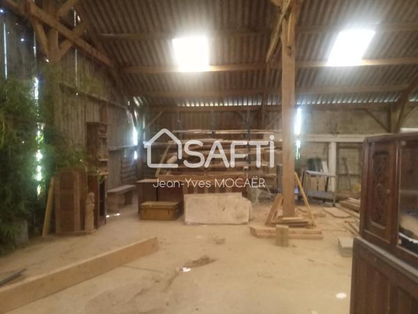 EXCLUSIVITE - PLEYBEN (29190) : Terrain avec atelier/hangar/accueil libre de toute activité.