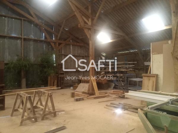 EXCLUSIVITE - PLEYBEN (29190) : Terrain avec atelier/hangar/accueil libre de toute activité.