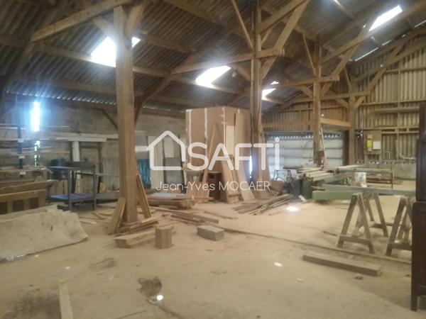 EXCLUSIVITE - PLEYBEN (29190) : Terrain avec atelier/hangar/accueil libre de toute activité.