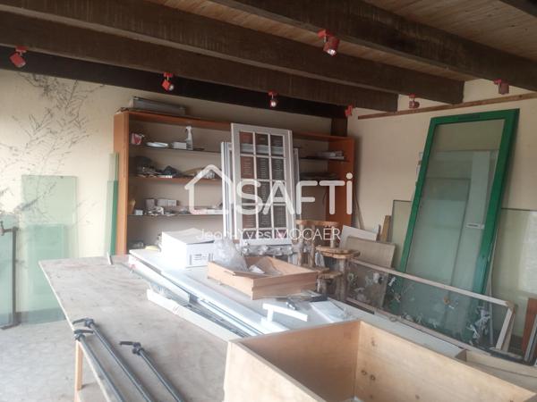 EXCLUSIVITE - PLEYBEN (29190) : Terrain avec atelier/hangar/accueil libre de toute activité.