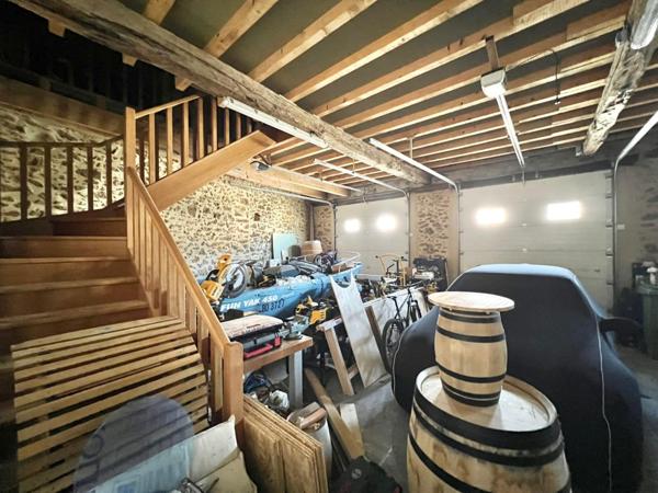 SUPERBE MAISON DE VILLE AVEC GRAND JARDIN ET TRIPLE GARAGE