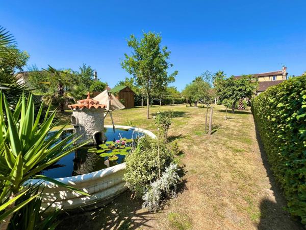 SUPERBE MAISON DE VILLE AVEC GRAND JARDIN ET TRIPLE GARAGE