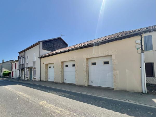 SUPERBE MAISON DE VILLE AVEC GRAND JARDIN ET TRIPLE GARAGE