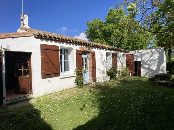 Charme authentique et cadre bucolique, à seulement 10 min des plages !