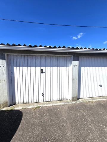 Parking
        
        - 12 m² Exclusivité 11 500 € *