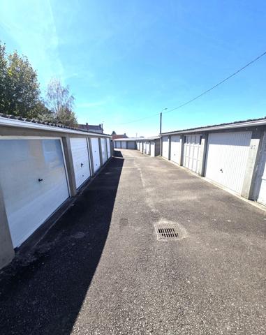 Parking
        
        - 12 m² Exclusivité 11 500 € *