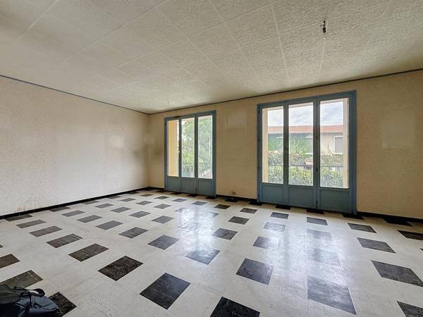 Appartement avec garage et cave secteur recherché à rénover.