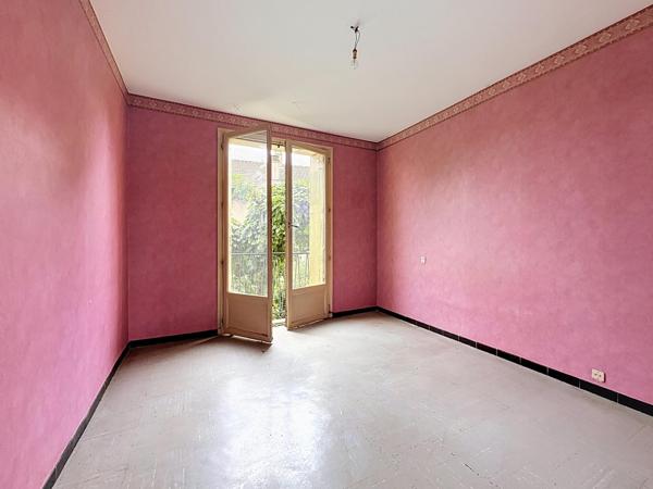 Appartement avec garage et cave secteur recherché à rénover.