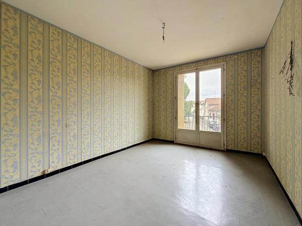 Appartement avec garage et cave secteur recherché à rénover.