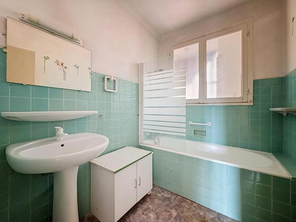 Appartement avec garage et cave secteur recherché à rénover.