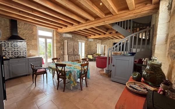 Maison à vendre    9 pièces •  Saint-Georges-d'Oléron