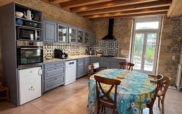 Maison à vendre    9 pièces •  Saint-Georges-d'Oléron